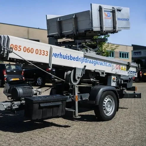 Aanhangerlift van Verhuisbedrijf Draagkracht op locatie