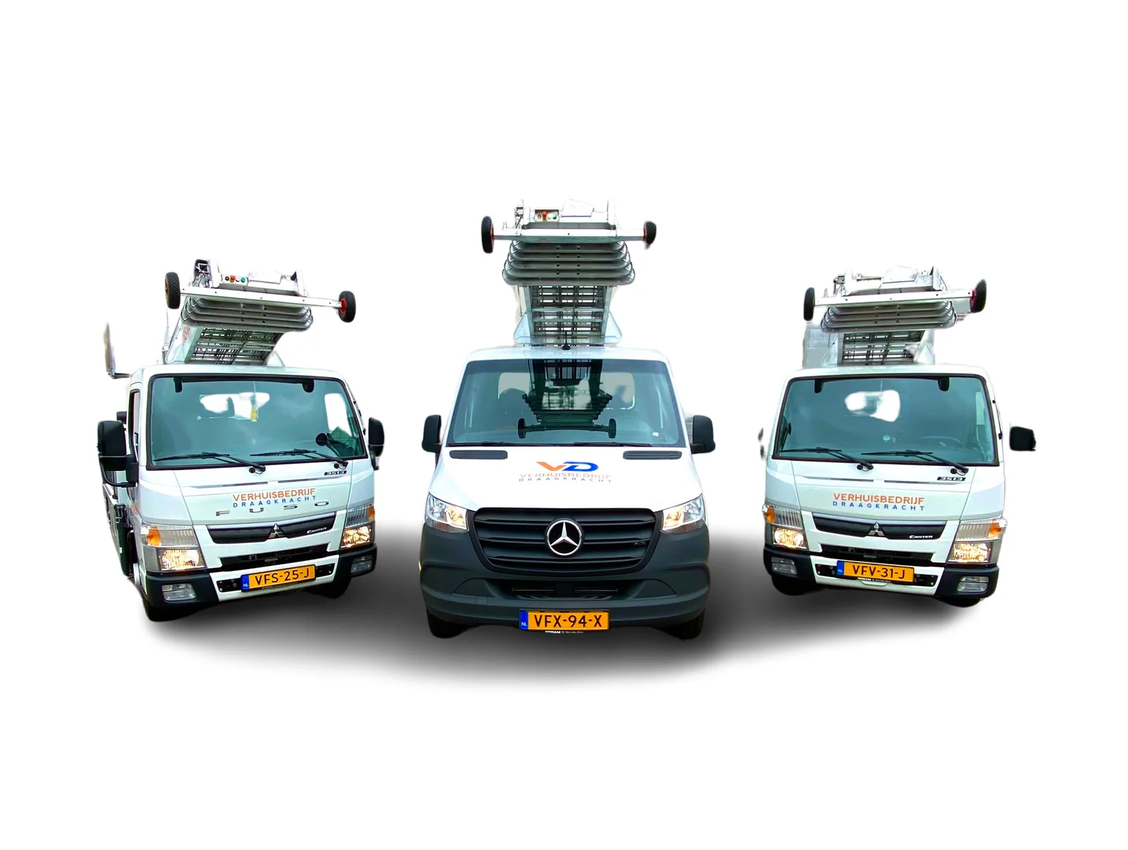 Liftwagens van Verhuisbedrijf Draagkracht op straat